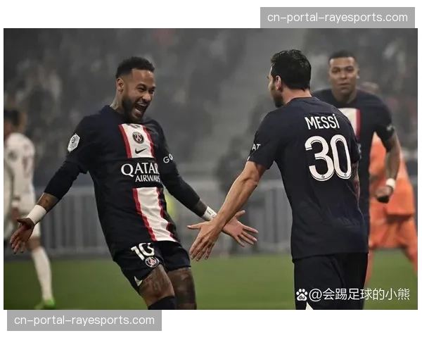 巴黎举办业余足球防守技巧研讨会，前职业球员现场指导压迫时机选择